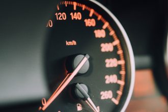 Assurance auto en ligne : est-ce aussi fiable qu’en agence ?